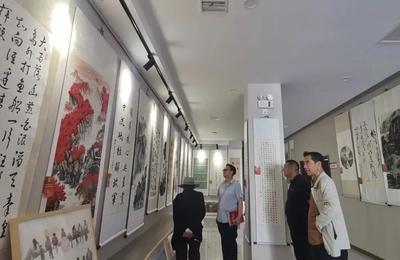 翰墨頌華章，丹青繪新篇——鳳縣慶祝新中國(guó)成立75周年優(yōu)秀美術(shù)書法作品展盛大啟幕