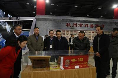 市科協(xié)領(lǐng)導(dǎo)蒞臨指導(dǎo)，共話科技賦能美好生活——記'科技改變生活'展覽展示活動(dòng)成功舉辦